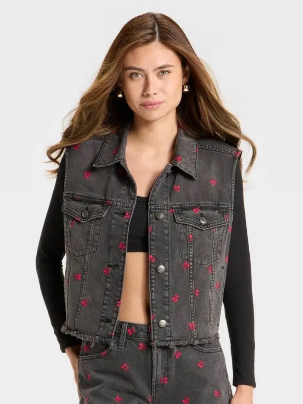 ⭐️ NEW wild fable Small Black Denim Oversized Trucker Vest Red Cherry Embroidery - Picture 2 of 8